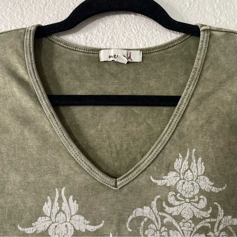 One World Graphic Fitted Shirt Women’s L Green Faded Retro Y2K Grunge 2000s - Picture 4 of 13
